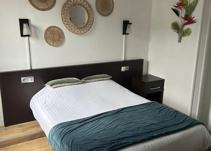 雷伊尼蒂耶酒店 酒店 2*