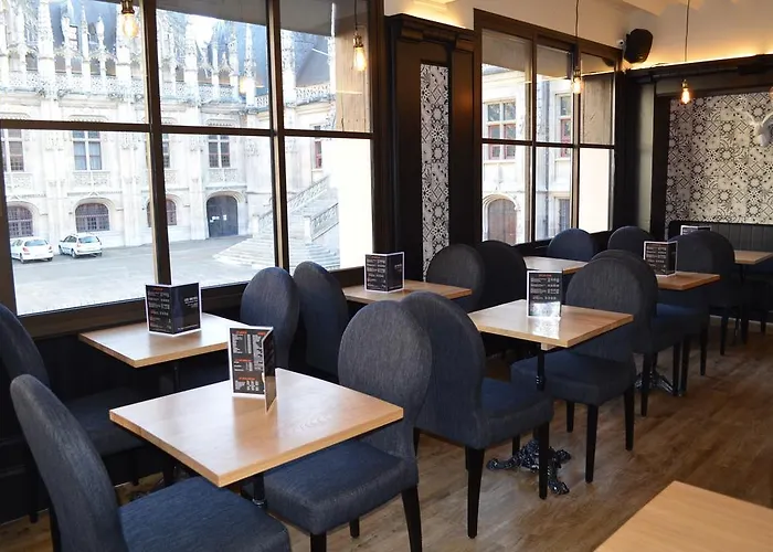 雷伊尼蒂耶酒店 酒店 2*